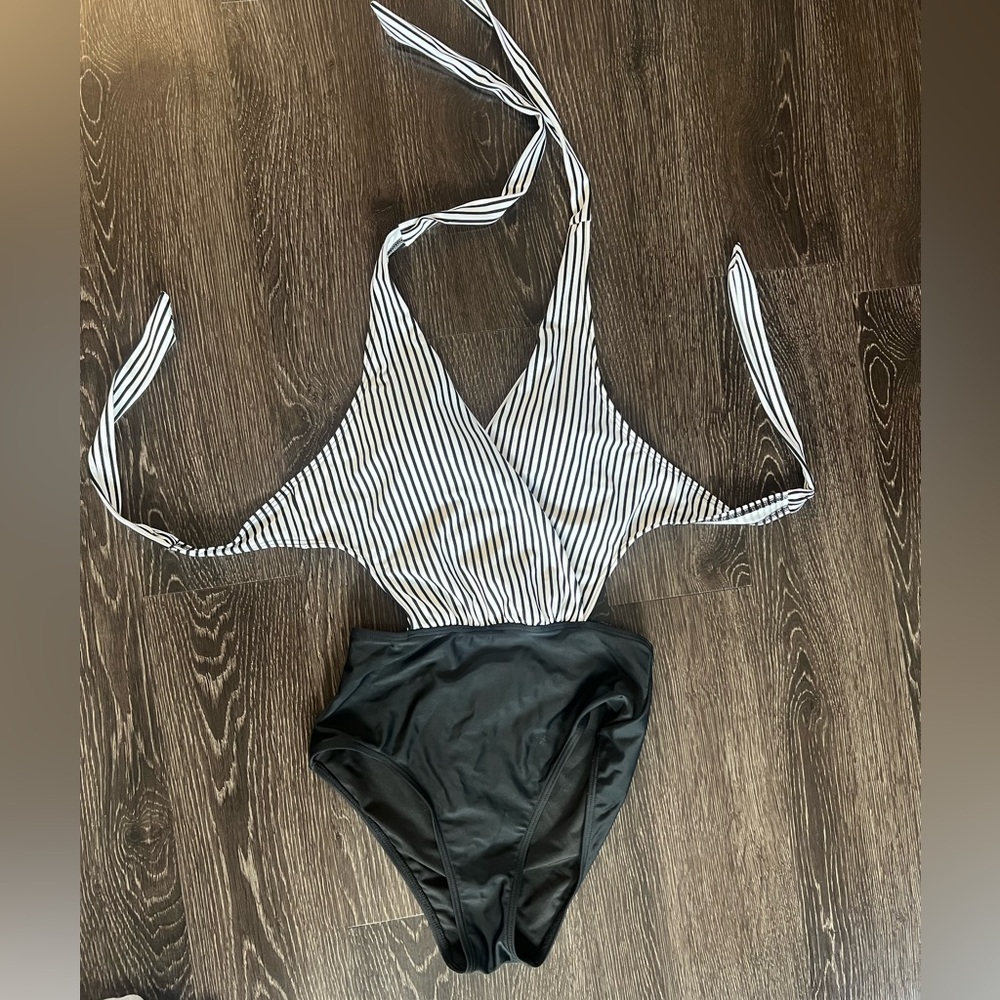 COCOSHIP Black & White Striped Halter One-Piece Swimsuit